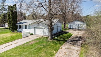 2001 Rockwell Dr, Midland, MI 48642
