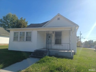 221 W 11th St, Bicknell, IN 47512