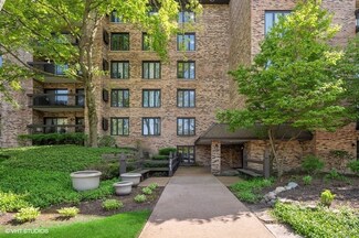 3741 Mission Hills Rd Unit 404, Northbrook, IL 60062