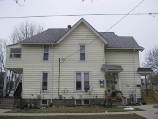 619 13th St, Rockford, IL 61104
