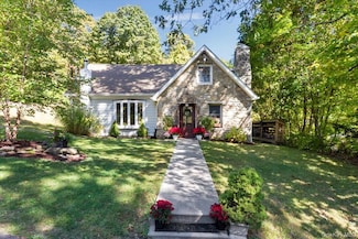 12 Philipse Rd, Carmel, NY 10512