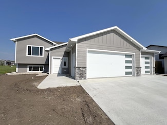 1205 Lutsen Cir, Brookings, SD 57006