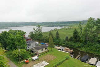 9405 Linck Dr, Pinckney, MI 48169
