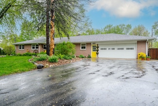 5211 S La Salle Dr, New Berlin, WI 53151