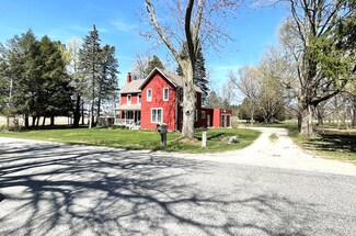 639 W Lemon Creek Rd, Baroda, MI 49101