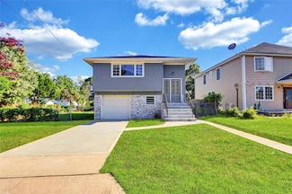 9 Rhodes Ln, West Hempstead, NY 11552