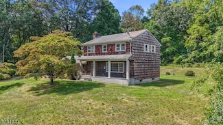8 Herman Thau Rd, Annandale, NJ 08801
