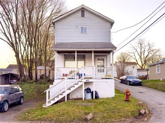416 Woodward Ave, Apollo, PA 15613