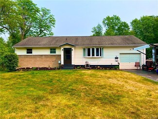 32 Brandybrook Ln, Phoenix, NY 13135