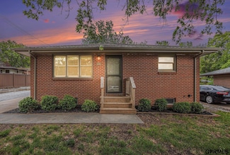 1315 Irving St, Lincoln, NE 68521