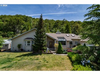 2705 NW Daysha Dr, Roseburg, OR 97471