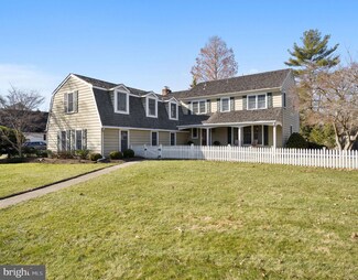 513 Sentinel Rd, Moorestown, NJ 08057