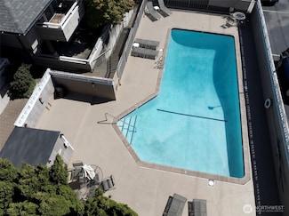 812 100th Ave NE Unit 102, Bellevue, WA 98004