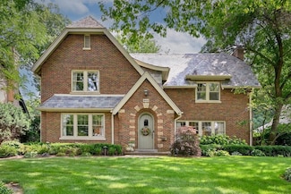 843 Crescent Blvd, Glen Ellyn, IL 60137