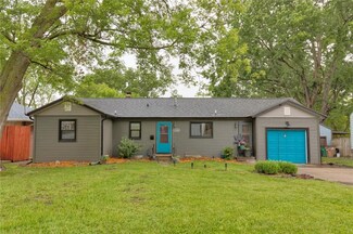 1414 68th St, Windsor Heights, IA 50324