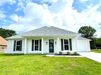 9001 Cedar Ct, Picayune, MS 39466