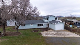 1043 NW Golf Course Dr, Madras, OR 97741