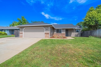 1565 Lacey Ln, Redding, CA 96003