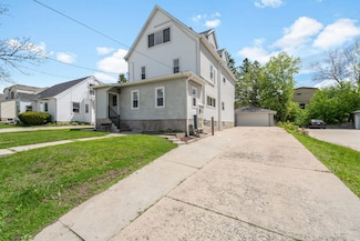 1925 N Salisbury Rd, West Bend, WI 53090