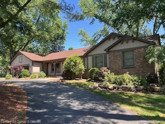 5463 Greenfield Rd, Brighton, MI 48114