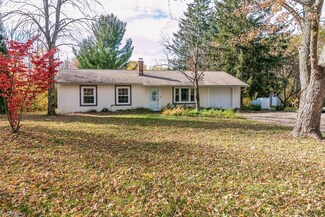 12684 Auburn Rd, Chardon, OH 44024