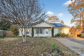 768 Cannonsburg Dr, Duncan, SC 29334