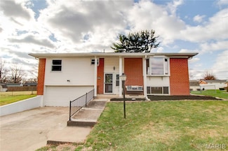 321 Mercury Dr, Godfrey, IL 62035