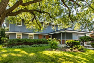 225 Edgeware Rd, Elk Grove Village, IL 60007