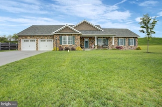 230 Meadowcreek Dr N, Chambersburg, PA 17202