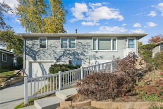 148 33rd Ave SW, Cedar Rapids, IA 52404