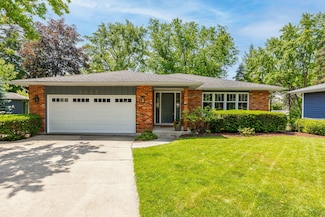 1447 Hillcrest Rd, Downers Grove, IL 60516