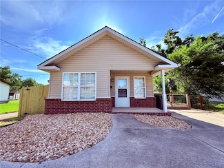 1221 S 5th St, Rogers, AR 72756