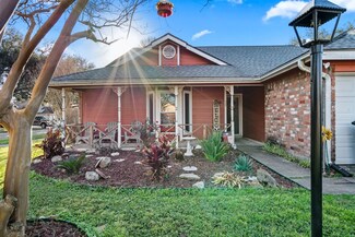 303 Enfield Dr, Highlands, TX 77562
