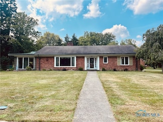 107 Park Dr, Rossford, OH 43460