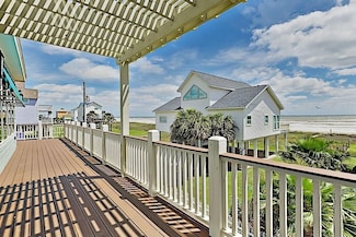 21233 Gulf Dr, Galveston, TX 77554