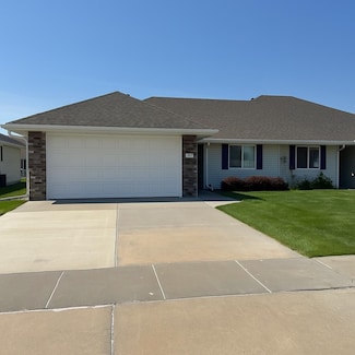 906 Janet Ln, Norfolk, NE 68701