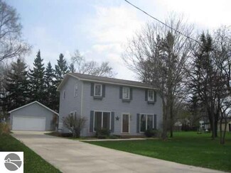 137 Center St, Elk Rapids, MI 49629