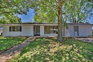 415 Silliman St, Sealy, TX 77474