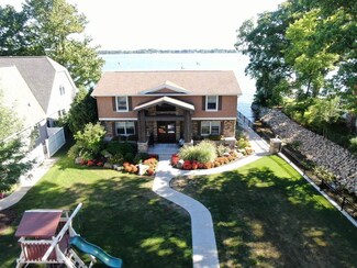 10918 N Southshore Dr, Syracuse, IN 46567