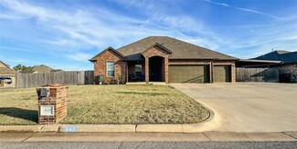 649 SW 7th St, Moore, OK 73160