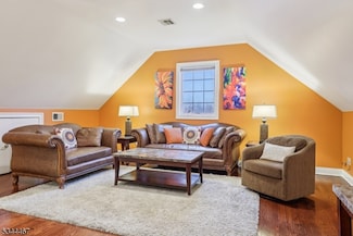 23 4th Ave, Roseland, NJ 07068