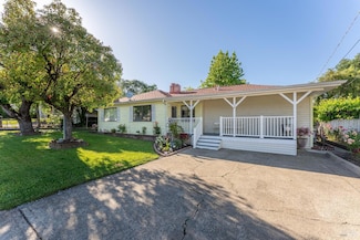 92 Oak Knoll Rd, Ukiah, CA 95482