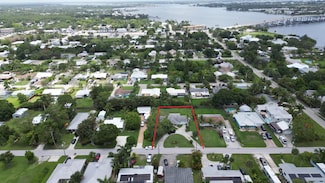 911 SW 30th St, Palm City, FL 34990