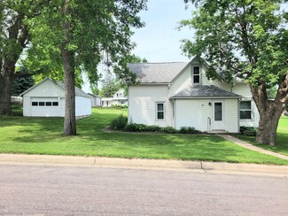 108 S Griffin St, Lakefield, MN 56150