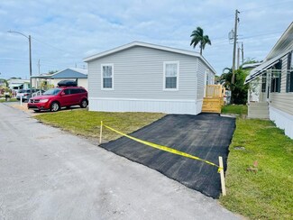 8533 SW 16th St, Davie, FL 33324