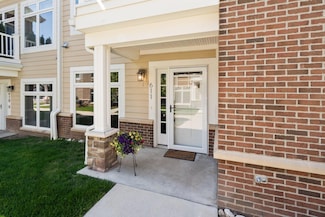 611 Woodland Dr, Dexter, MI 48130
