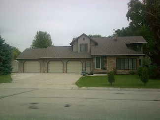 54 N Creek St, Hilbert, WI 54129
