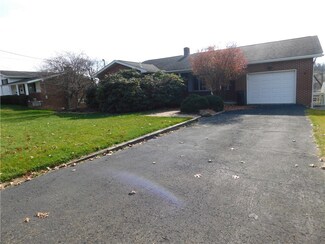 1540 6th St, Waynesburg, PA 15370