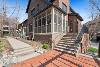 831 River Mews Ct, Minneapolis, MN 55414