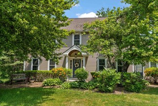 15 Pasture Ln, Bedford, NH 03110